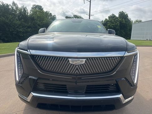 Used 2025 Cadillac Escalade IQ Luxury 2 w/ LPO, Premium Carpet Package AWD/4WD image 8