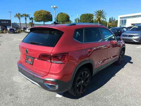 Used 2022 Volkswagen Taos SE w/ Panoramic Sunroof Package image 7