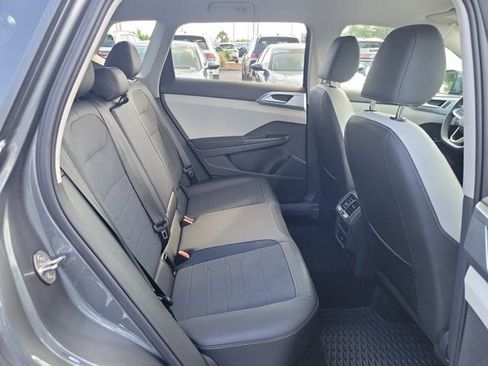 Certified 2025 Volkswagen Taos SE FWD image 8