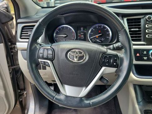 Certified 2016 Toyota Highlander XLE FWD image 23