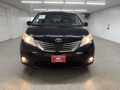 Used 2017 Toyota Sienna XLE w/ XLE Navigation Package AWD/4WD image 2