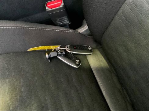 Used 2024 Nissan Pathfinder SV image 13