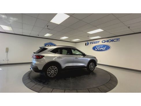 Used 2024 Ford Escape SE w/ PHEV Premium Package FWD image 2