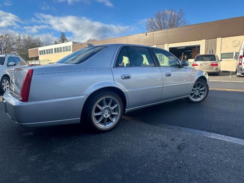 Used 2010 Cadillac DTS Luxury image 5