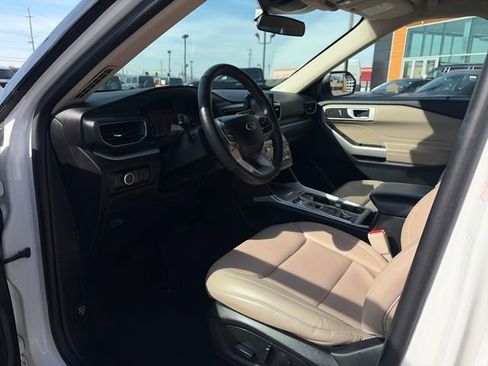 Used 2023 Ford Explorer XLT w/ Equipment Group 202A image 18