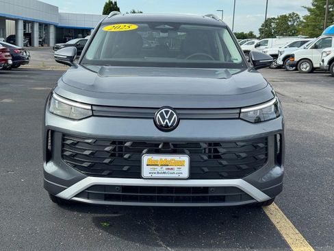Used 2025 Volkswagen Tiguan SE AWD/4WD image 9