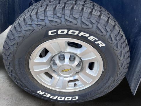 Used 2010 Chevrolet Silverado 2500 LT w/ Interior Plus Package RWD image 9