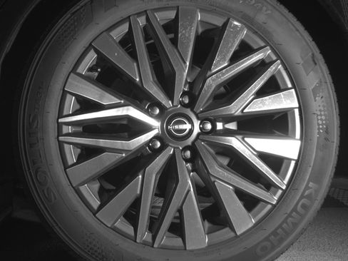 Used 2025 Nissan Altima 2.5 SV FWD image 14