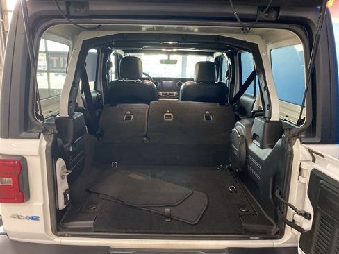 Used 2023 Jeep Wrangler Unlimited Sahara AWD/4WD image 22