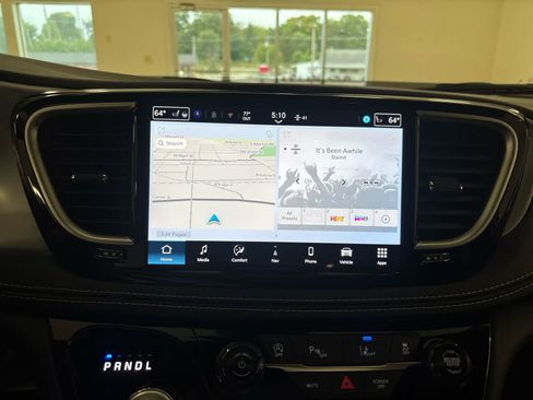 New 2026 Chrysler Pacifica Limited w/ S Appearance Package AWD/4WD image 32