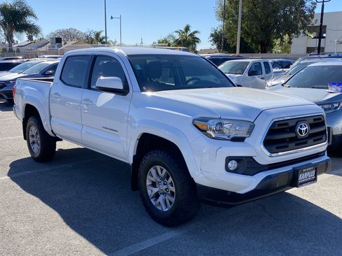 Used 2017 Toyota Tacoma TRD Sport RWD image 6