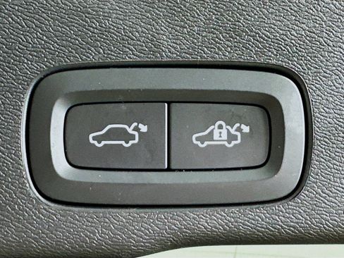 Used 2024 Volvo XC60 B5 Plus w/ Protection Package Premier AWD/4WD image 38
