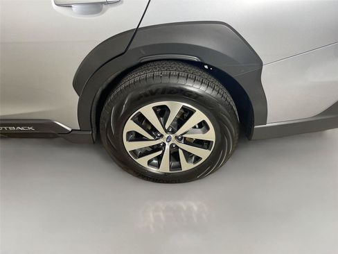 Used 2025 Subaru Outback Premium AWD/4WD image 28