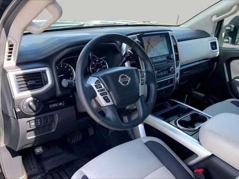 Used 2020 Nissan Titan SV w/ SV Convenience Package RWD image 18