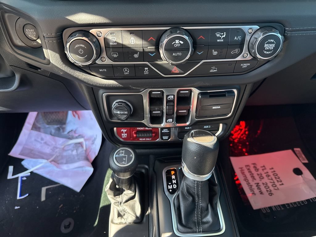 New 2026 Jeep Gladiator Rubicon w/ Technology Group AWD/4WD image 15