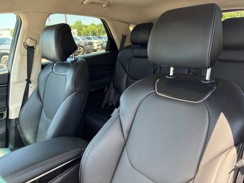 Used 2025 Genesis GV70 2.5T AWD/4WD image 6