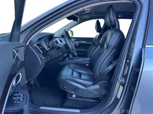 Used 2017 Volvo XC90 T5 Momentum w/ Vision Package image 9