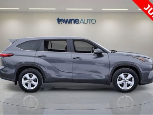 Used 2023 Toyota Highlander LE image 8