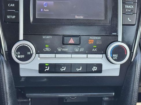 Used 2014 Toyota Camry SE w/ Moonroof Package FWD image 5