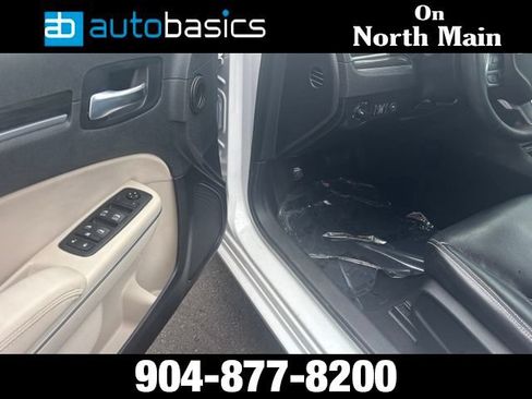Used 2021 Chrysler 300 Touring w/ Chrome Appearance Package RWD image 27