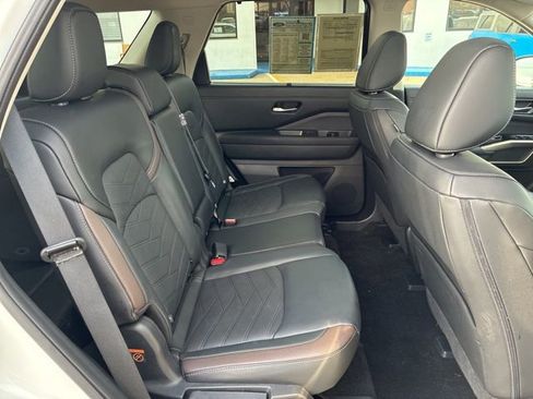 Used 2024 Nissan Pathfinder Platinum w/ Cargo Package image 29