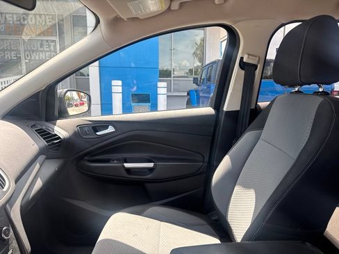 Used 2017 Ford Escape SE FWD image 17