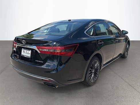 Used 2016 Toyota Avalon Touring FWD image 4