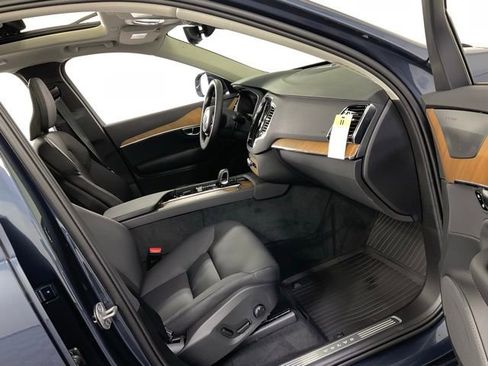 New 2025 Volvo XC90 T8 Plus w/ Protection Package Premier image 37