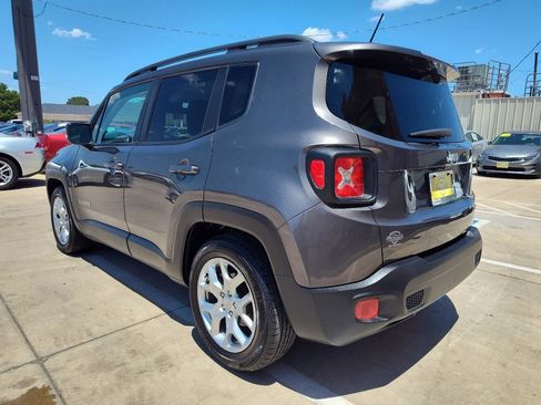 Used 2016 Jeep Renegade Latitude FWD image 6