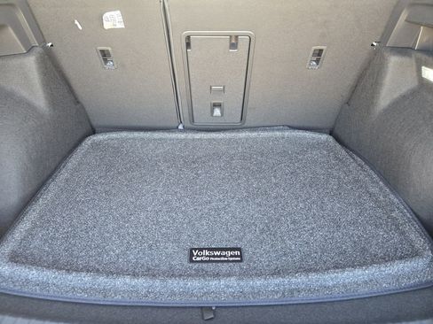 New 2026 Volkswagen Taos SE image 24