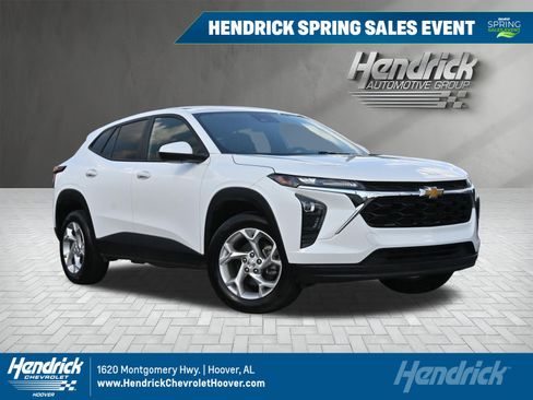 Used 2024 Chevrolet Trax LS w/ LS Convenience Package image 1