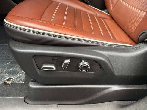 Used 2023 GMC Yukon Denali Ultimate w/ LPO, Floor Liner Package AWD/4WD image 17
