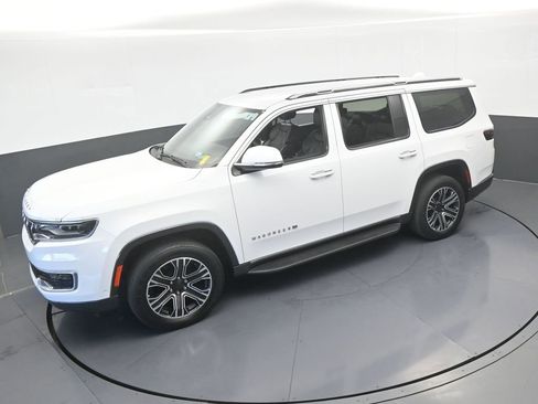 Used 2022 Jeep Wagoneer Series III RWD image 52