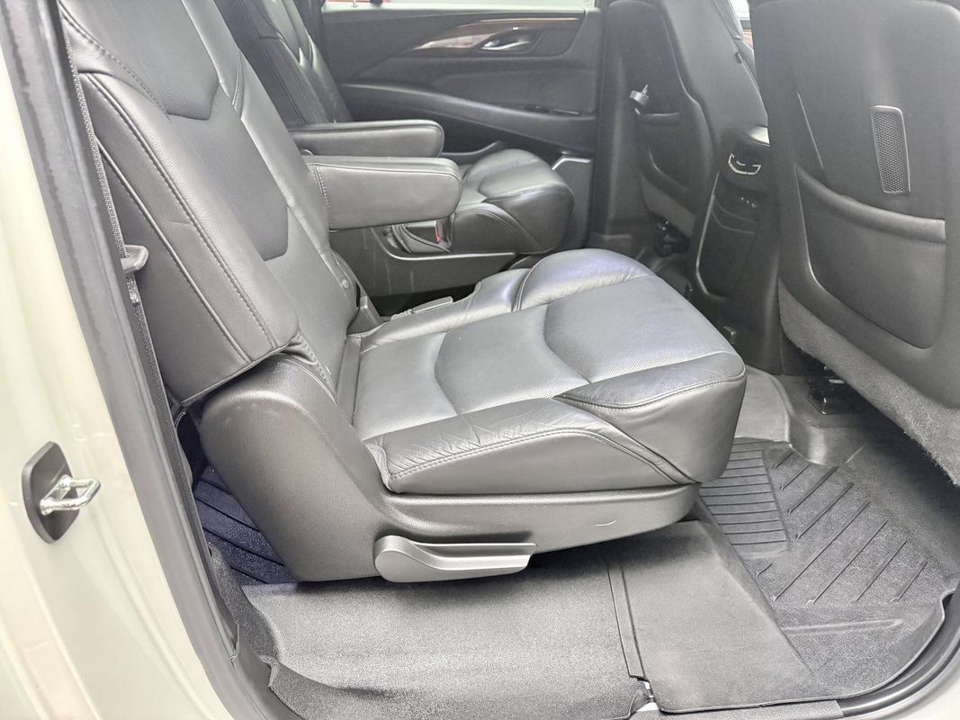 Used 2018 Cadillac Escalade ESV Luxury AWD/4WD image 14