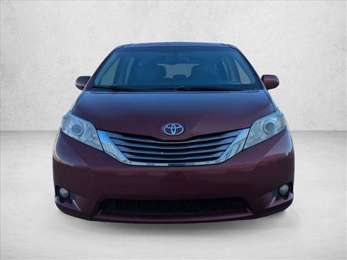 Used 2015 Toyota Sienna XLE image 2