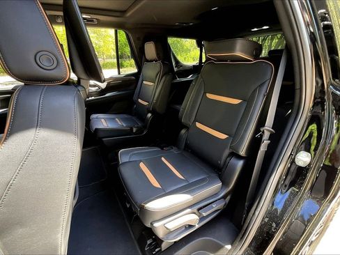 Used 2024 GMC Yukon AT4 w/ Technology Package AWD/4WD image 19