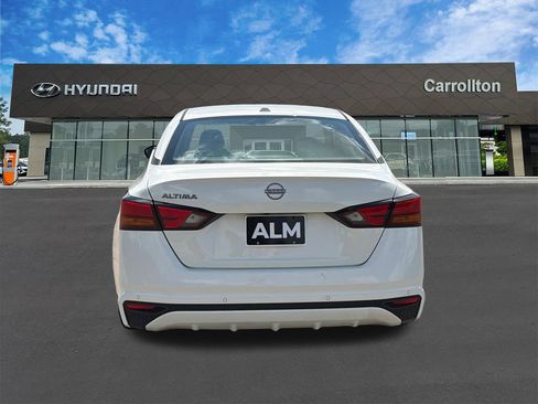Used 2025 Nissan Altima 2.5 SV FWD image 6