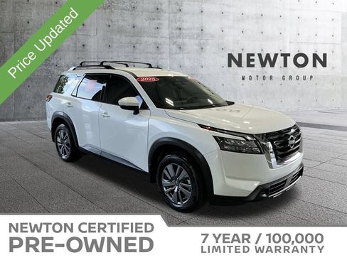Used 2025 Nissan Pathfinder SV FWD image 1