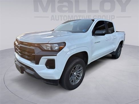 Used 2024 Chevrolet Colorado LT image 2