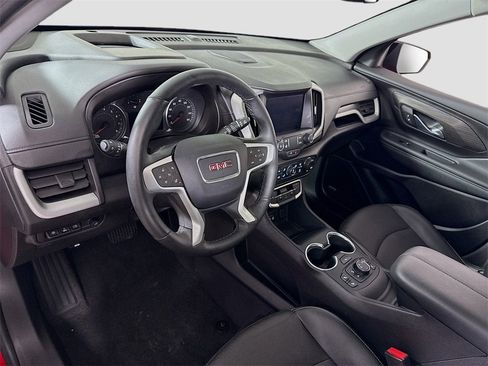 Used 2024 GMC Terrain SLT w/ Infotainment Package II image 3