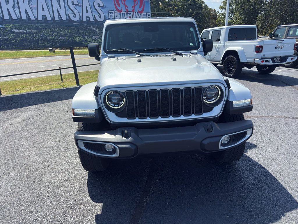 Used 2024 Jeep Gladiator Sport AWD/4WD image 2