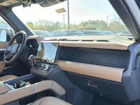 New 2026 Land Rover Defender 130 X-Dynamic SE image 17
