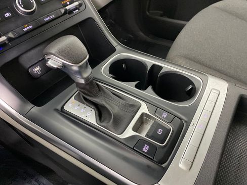 Certified 2022 Kia Carnival LX image 21