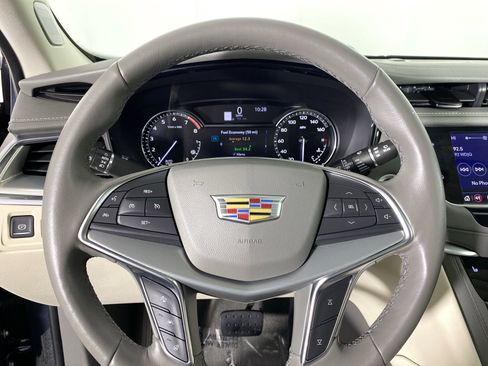 Used 2021 Cadillac XT5 Premium Luxury FWD image 22