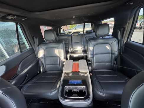Used 2023 Lincoln Navigator Reserve AWD/4WD image 10