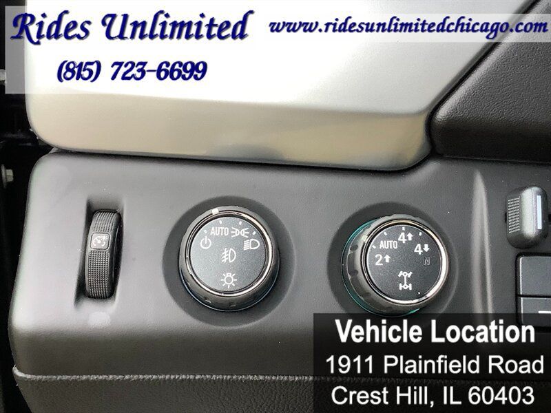 Used 2015 Chevrolet Suburban LT w/ Luxury Package AWD/4WD image 18