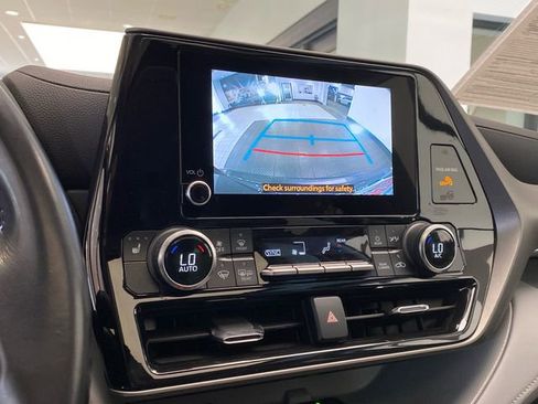 Used 2023 Toyota Highlander XLE image 24