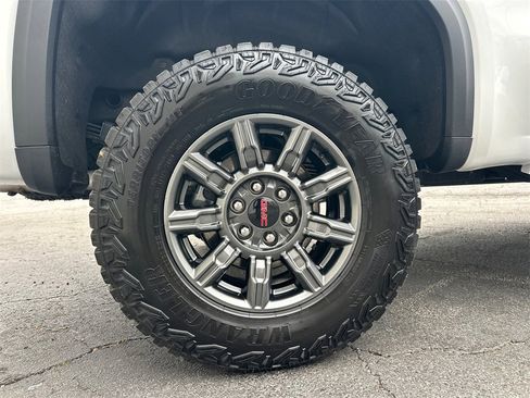 Used 2025 GMC Sierra 1500 AT4X image 18