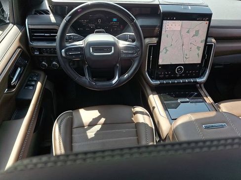 Used 2025 GMC Yukon Denali Ultimate AWD/4WD image 11