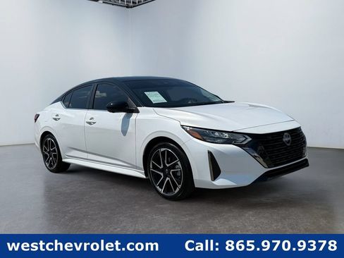 Used 2025 Nissan Sentra SR w/ SR Premium Package FWD image 1